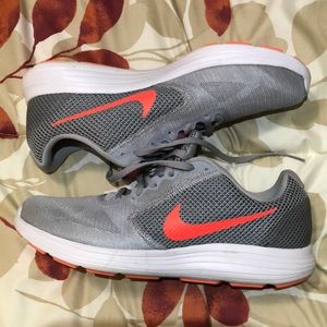 Nike Revolution 3